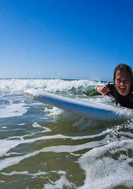 spanien-andalusien-elpalmar-surfyoga-wavetours-surfkurs-beginner-weisswasser