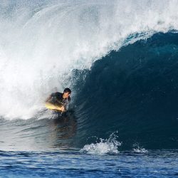 spanien-kanaren-gran-canaria-surfhostel-wavetours-bodyboarding-welle-surfen