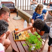 spanien-langre-surfhouse-wavetours-schach-chess-spielerunde