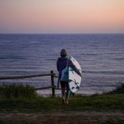 spanien-langre-surfhouse-wavetours-sunset-surfer-surfboard