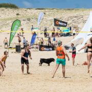 frankreich-seignosse-endlesssummer-wavetours-beach-volleyball-beachflags