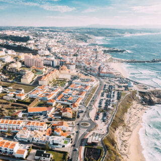 portugal-ericeira-surfhouse-wavetours-city-drohne-ausblick