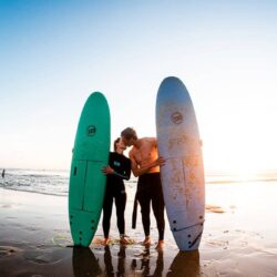 portugal-ericeira-surfhouse-wavetours-surfer-couple-beginner