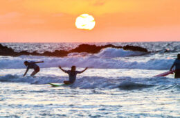 kanaren-spanien-fuerteventura-costacalma-surfcamp-wavetours-sunset-surf-beginner-basic