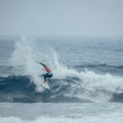 wavetours-frankreich-surfersweek-2024-surfcamp-contest-german-open-tim-elter-spray-min